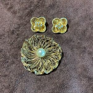 Gold lapel pin/brooch & clip earrings